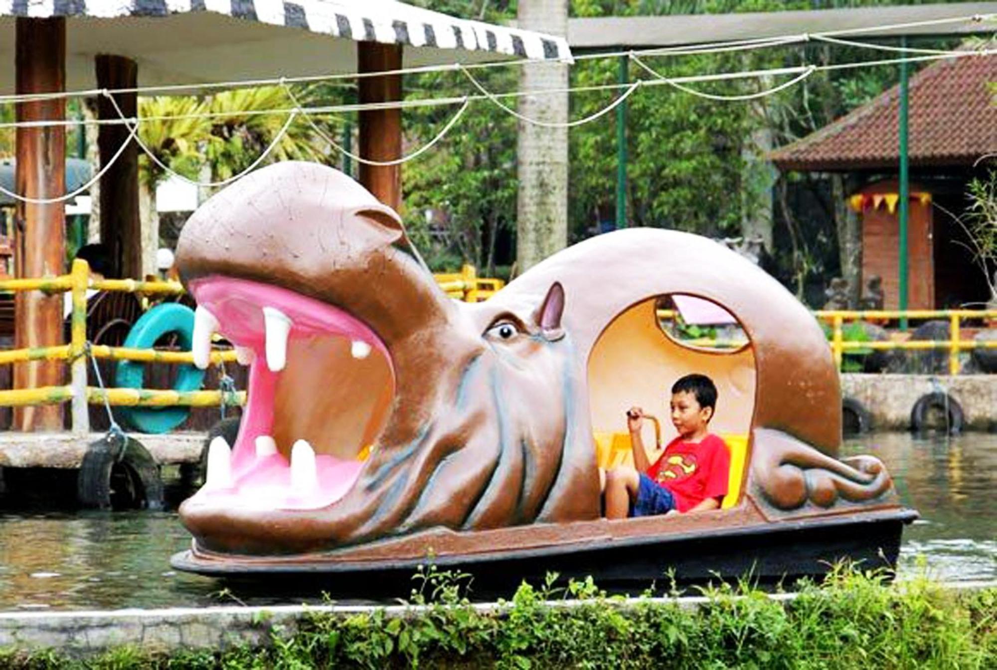 Royal Safari Garden Resort&Convention Bogor Extérieur photo