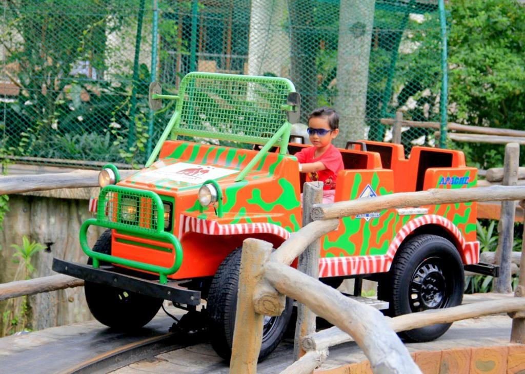 Royal Safari Garden Resort&Convention Bogor Extérieur photo